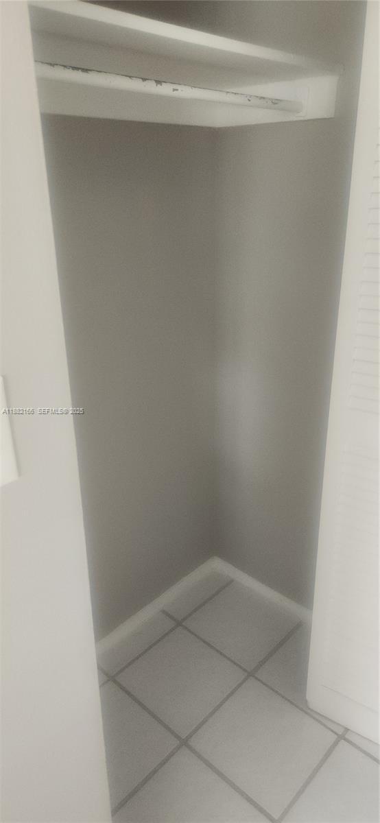 Building Photo - 1985 S Ocean Dr