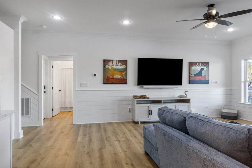 Building Photo - 93 Snyder Dr