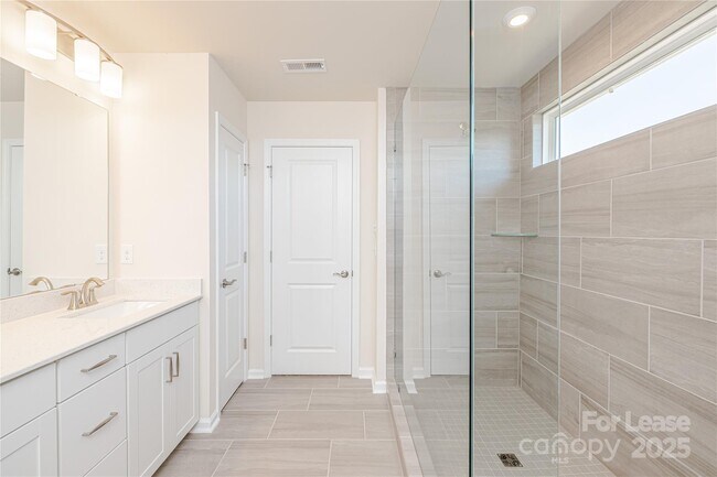 Building Photo - 23018 Clarabelle Dr