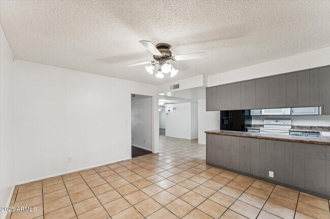 Building Photo - 516 N Hobson Plaza