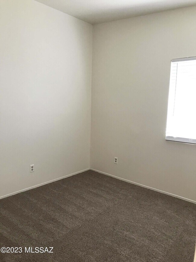 Building Photo - 7800 N Nicole Pl