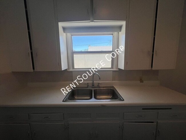 Building Photo - 920 Flora St