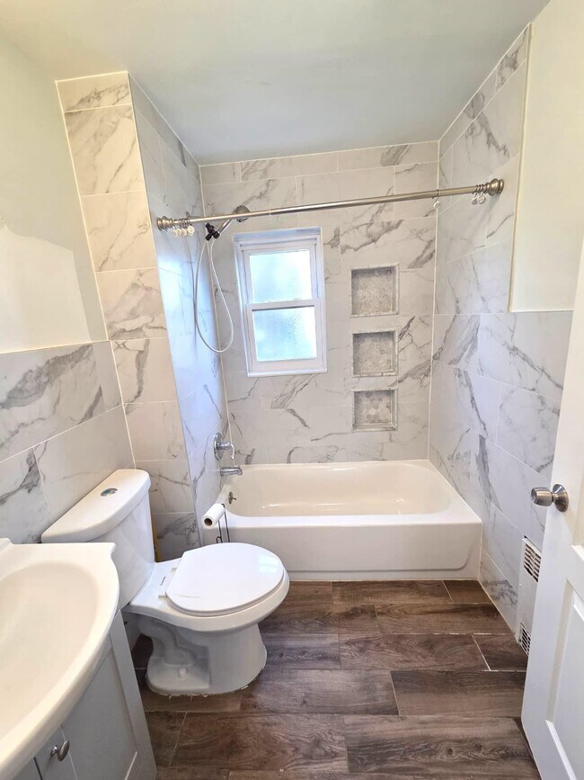 Building Photo - 438 Devon St