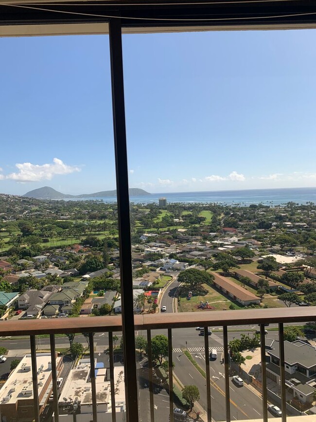 Primary Photo - Luxury Kahala Condo - 3bd/2ba/2pkg, High F...