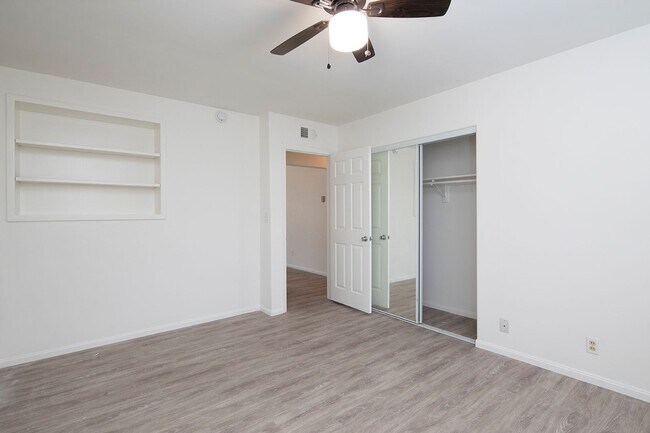 Building Photo - *OPEN HOUSE: 8/22 10AM-12PM* 2BR in Carlsb...