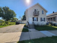 Building Photo - 2 Bedroom Lower with Garage