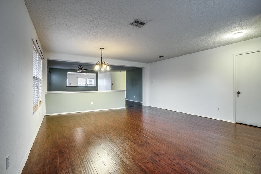 Building Photo - 3820 Bandera Ranch Rd