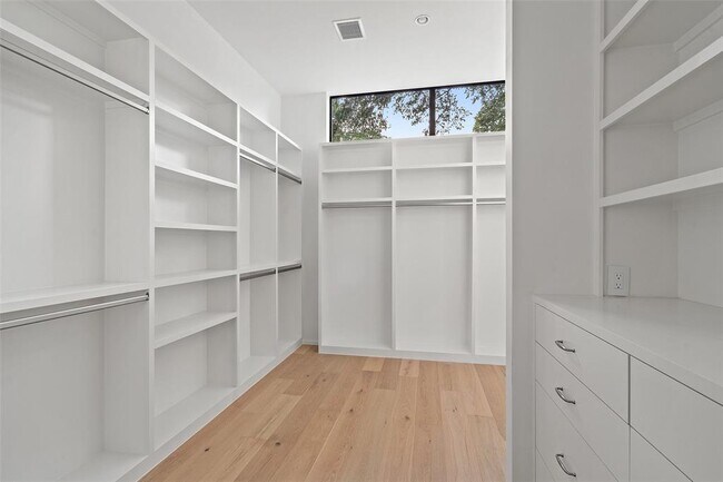 Building Photo - 2704 Mountain Laurel Dr