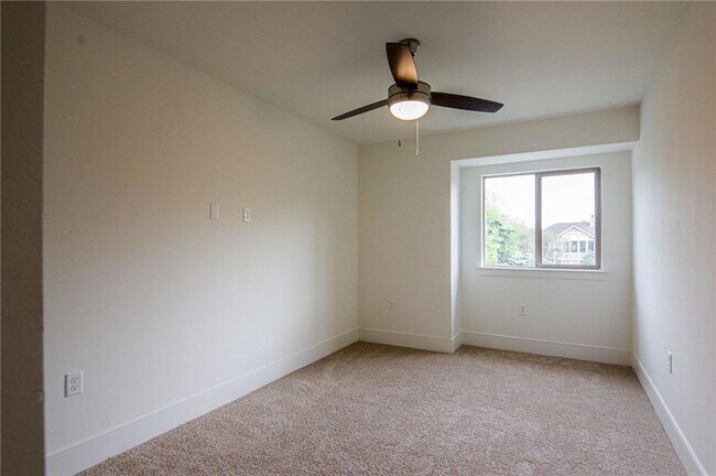 Building Photo - 204 Conservation Dr