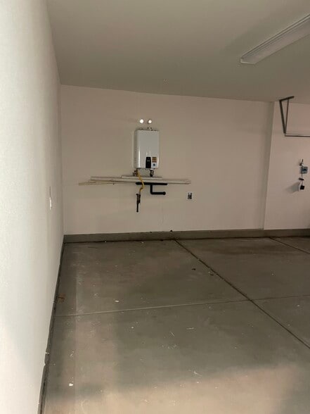 Garage - 969 W Jasmine Way