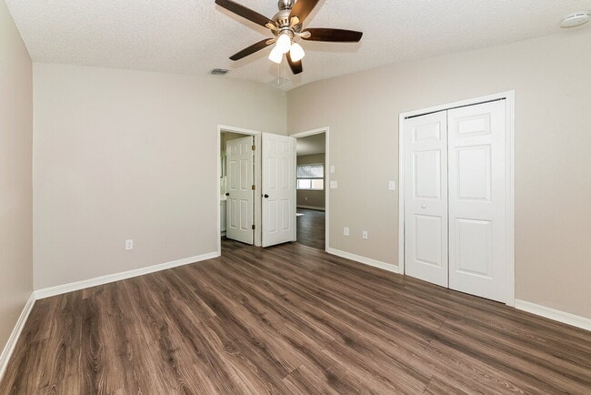 Building Photo - 11751 Lynmoor Dr