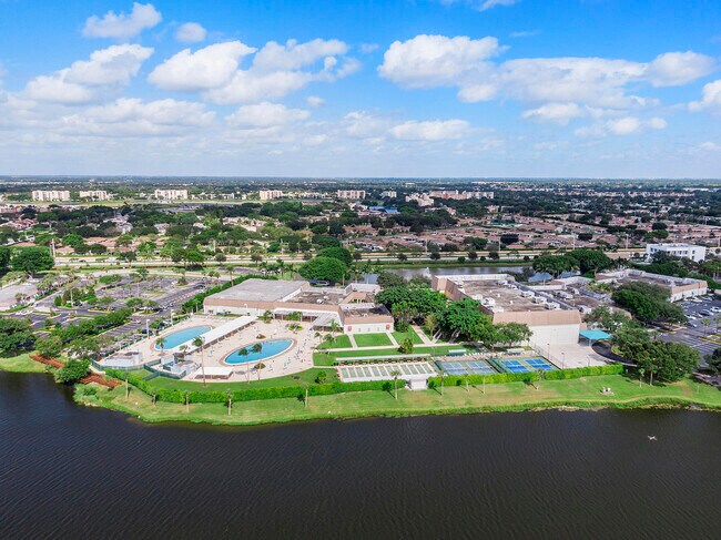 Building Photo - 157 Flanders C