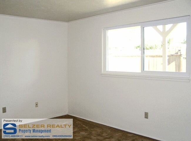 Building Photo - Cozy 3 bd. home within walking distance to...