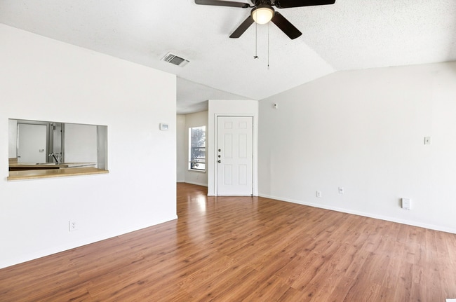 Building Photo - 6730 Spring Front Dr