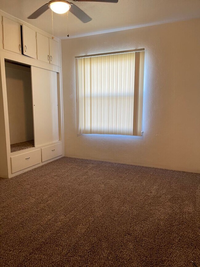 Building Photo - Darling 1 bedroom home ready for you