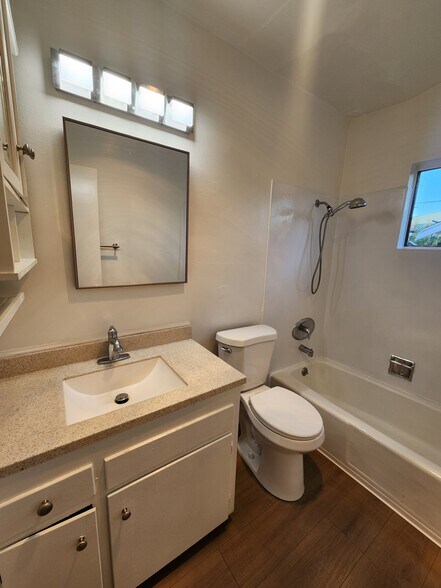 Building Photo - 1080 Termino Ave