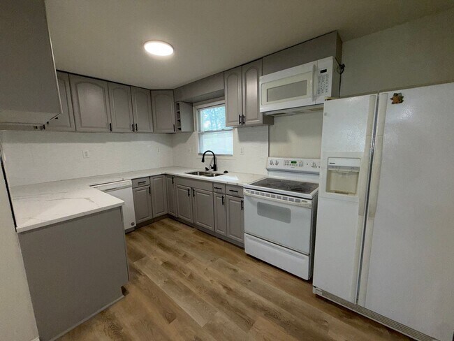 Building Photo - 13091 Lakeridge Dr