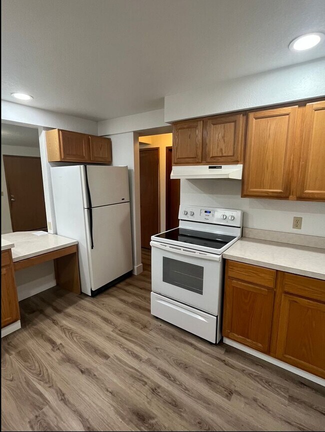 Building Photo - 1021/1023 High St