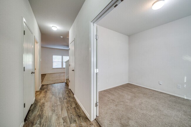 Building Photo - 3-BEDROOM HOME IN CROSSING AT WINDCREST