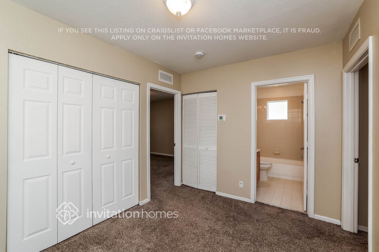 Building Photo - 2819 S Evergreen Cir