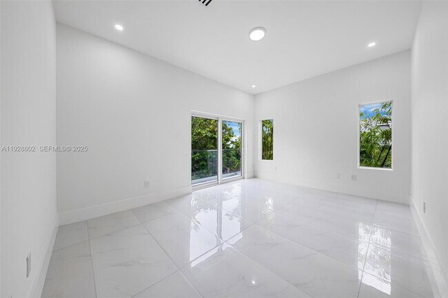 Building Photo - 3142 Carter St