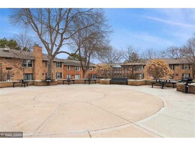 Building Photo - 1015 11th Ave S