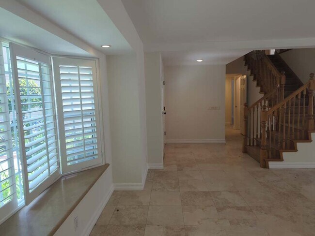 Building Photo - Beautiful and Spacious 4 Bed, 3 Bath Home ...