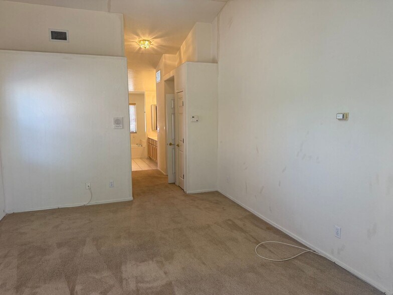 Building Photo - 7917 E Waverly St