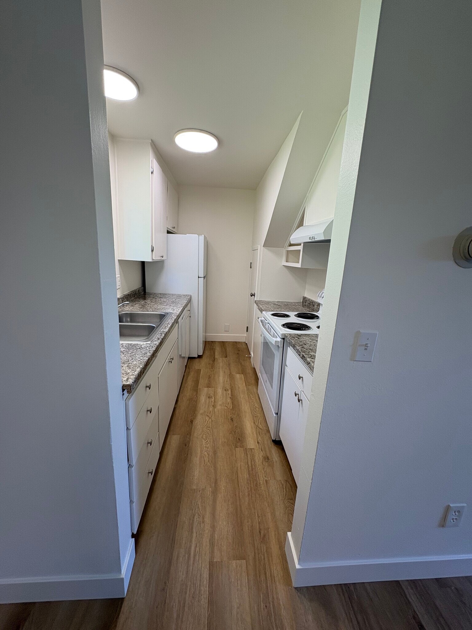 Building Photo - 230 San Andreas Dr