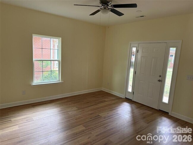 Building Photo - 7045 Somerset Springs Dr
