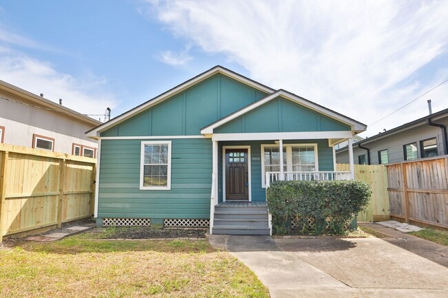 Building Photo - 905 Kern St