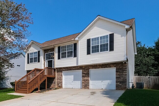 Building Photo - 430 Summer Hill Cir