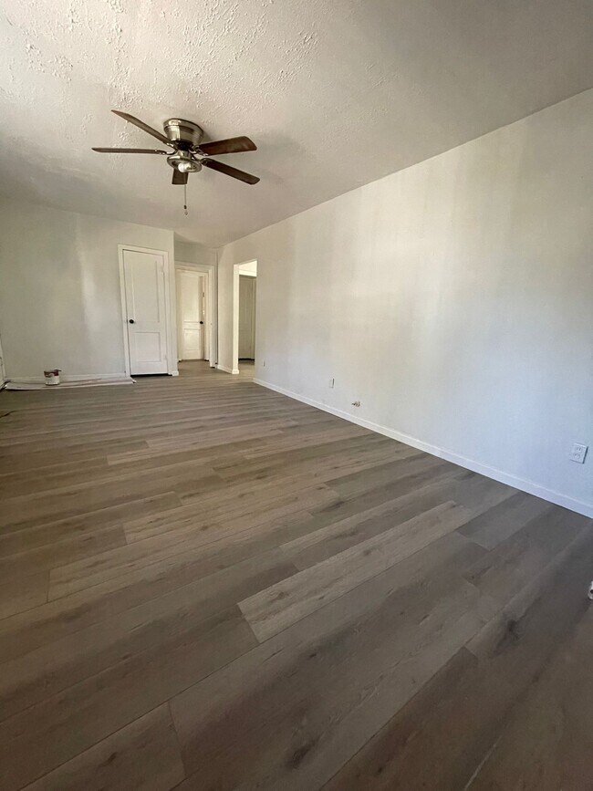 Building Photo - 7722 Darnay Dr
