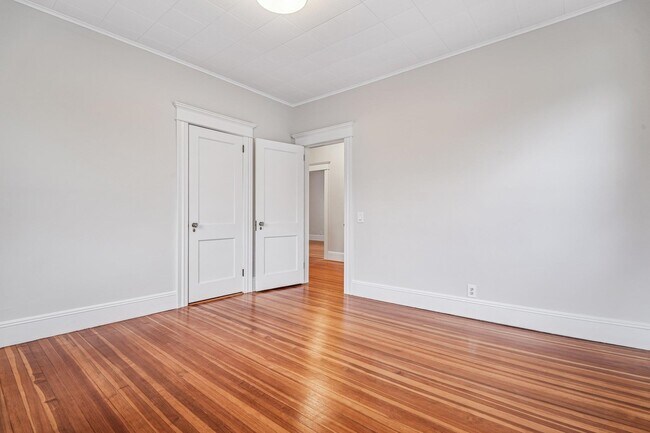 Building Photo - 1154 Anderson Ave