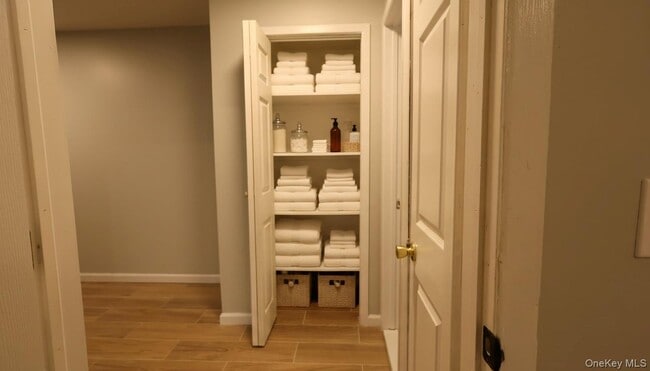 Building Photo - 422 Fox Run Ln