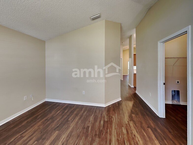 Building Photo - 635 Sedgewood Cir