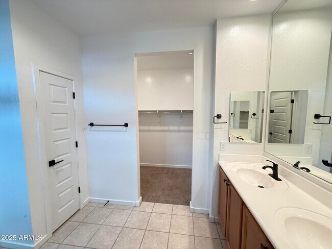 Building Photo - 336 W Tenia Trail