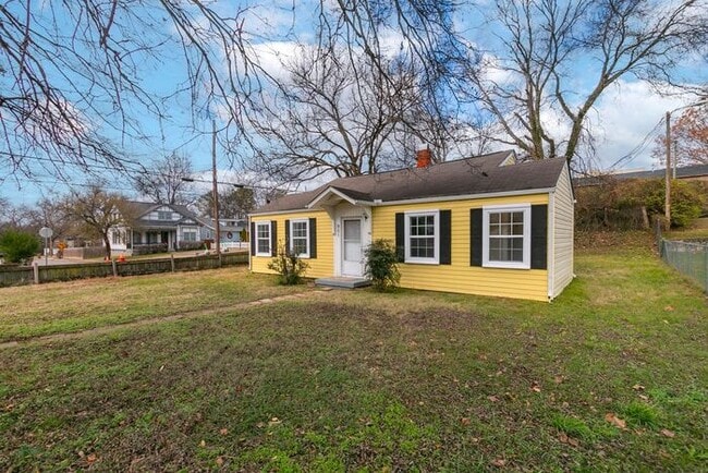 Building Photo - Charming Historic East Nash 3Bed/2Bath!