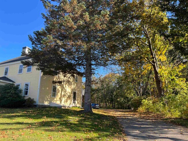 Building Photo - 156 Portsmouth Ave