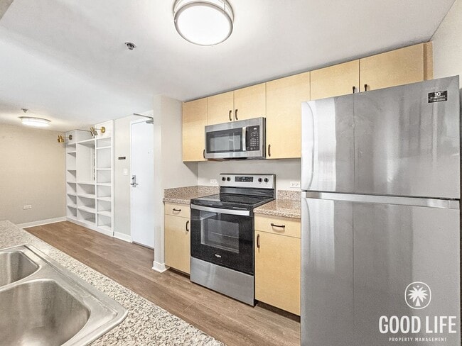 Building Photo - Charming 2BD/1BA Condo in Downtown W/ A/C, W/D, Community Pool, Spa, & Gym!