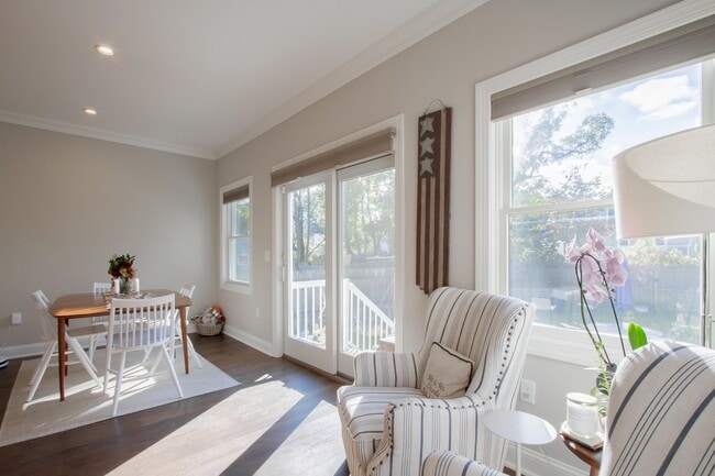 Building Photo - 41 Bank St