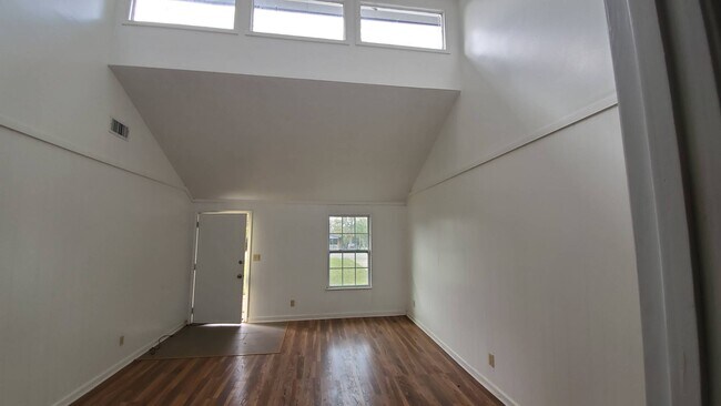 Building Photo - 3357 Meadow Ln