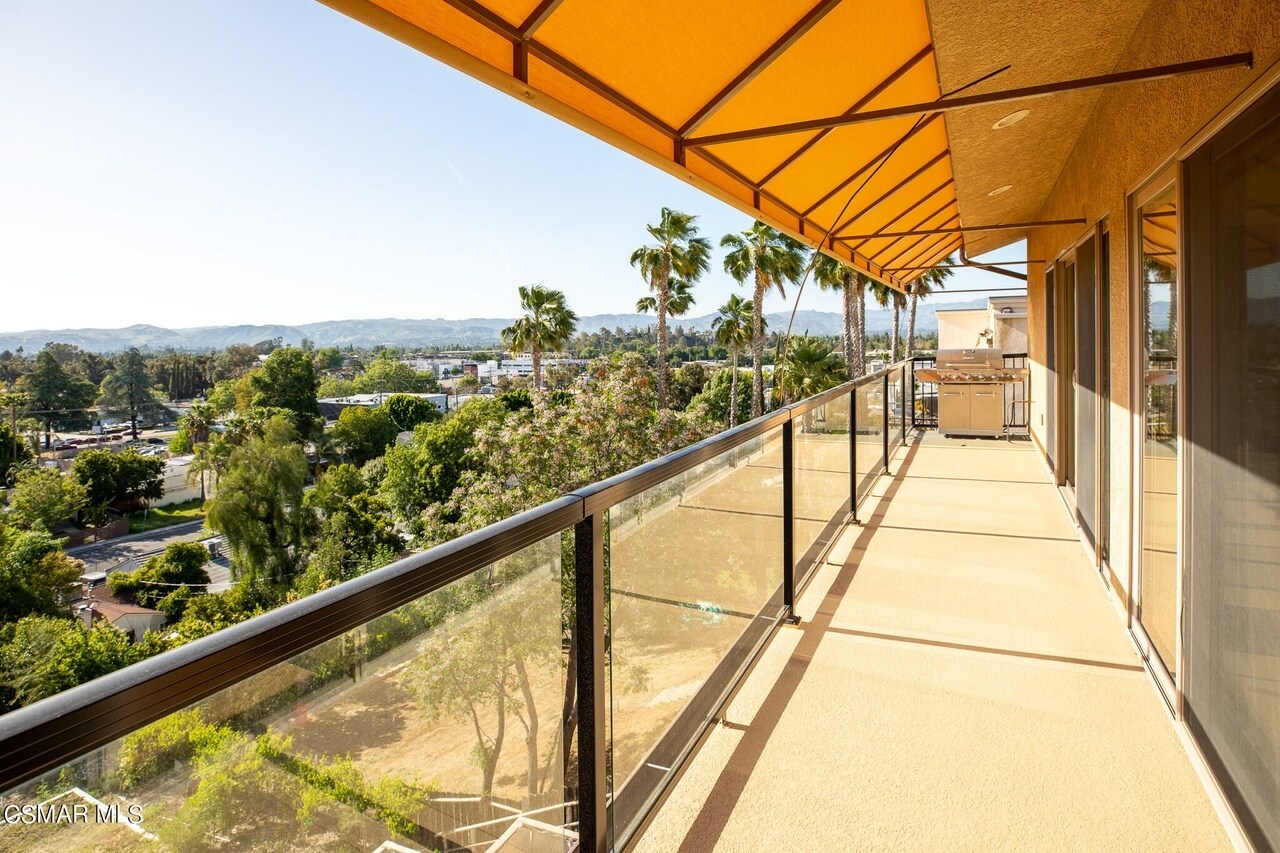 Building Photo - 5293 Calatrana Dr
