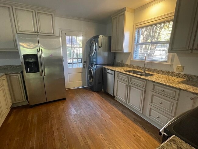 Building Photo - 3320 Central Ave