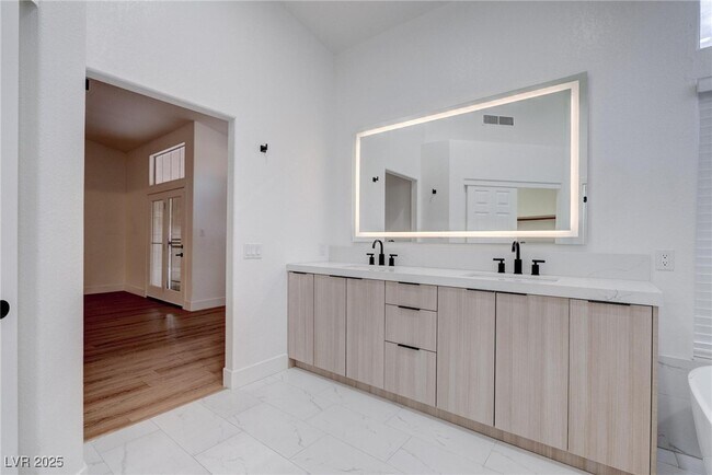 Building Photo - 8608 Highacre Dr