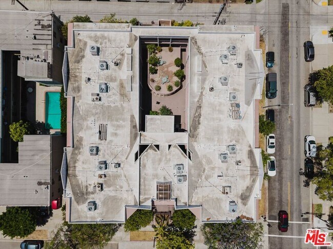 Building Photo - 345 N Jackson St