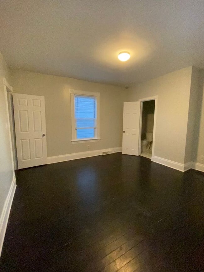 Building Photo - Beautifully updated and Spacious!  2 Bed House in Madisonville with walk through!!