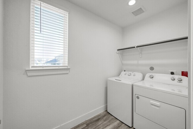 Building Photo - 14350 Red Ldg Trl