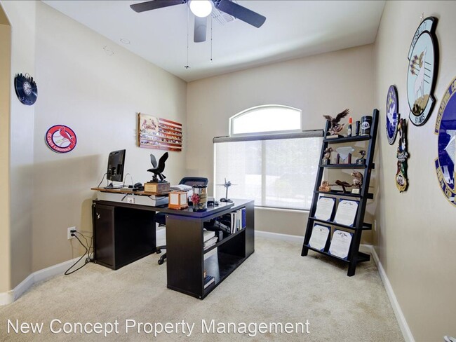 Building Photo - 4 br, 2.5 bath House - 240 West Hershel H ...