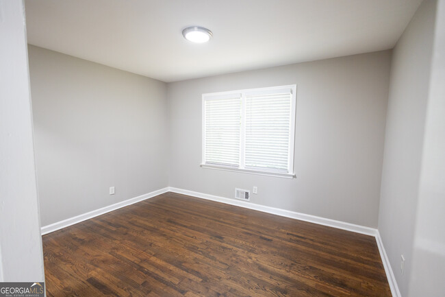 Building Photo - 2689 Collier Dr NW